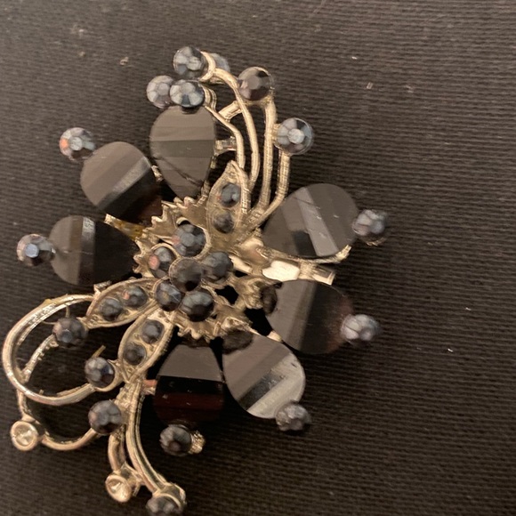 Bring me back to the 1920’s style Brooch - Picture 2 of 3